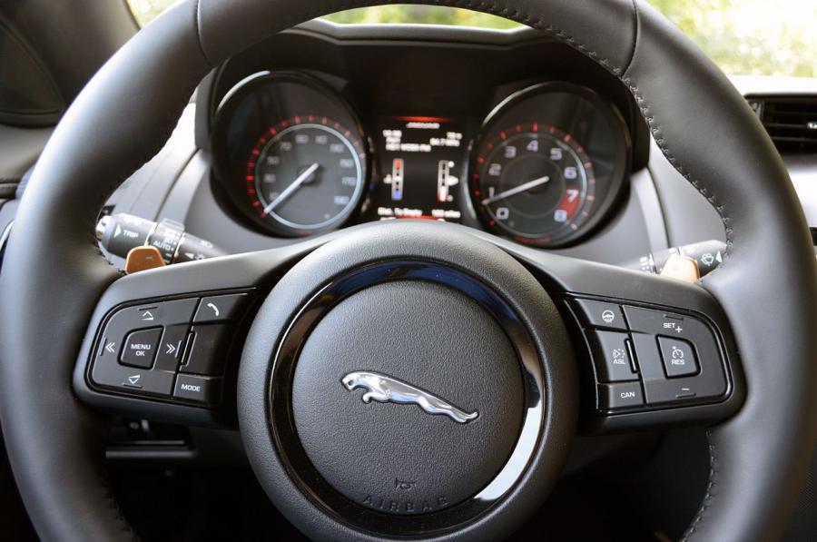  Jaguar F-Type V6 S Coupe 2015 года  (фото 27 из 45)